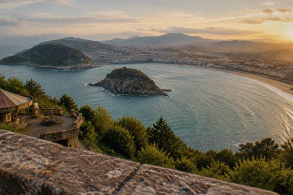 View from the Monte Igueldo viewpoint across La Concha bay toward the city and Santa Clara island