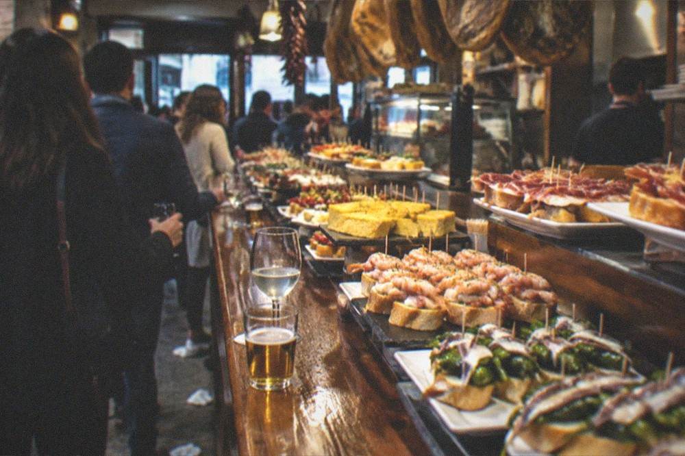 Pintxo bars with crowds in the evening in the Old Town of San Sebastián