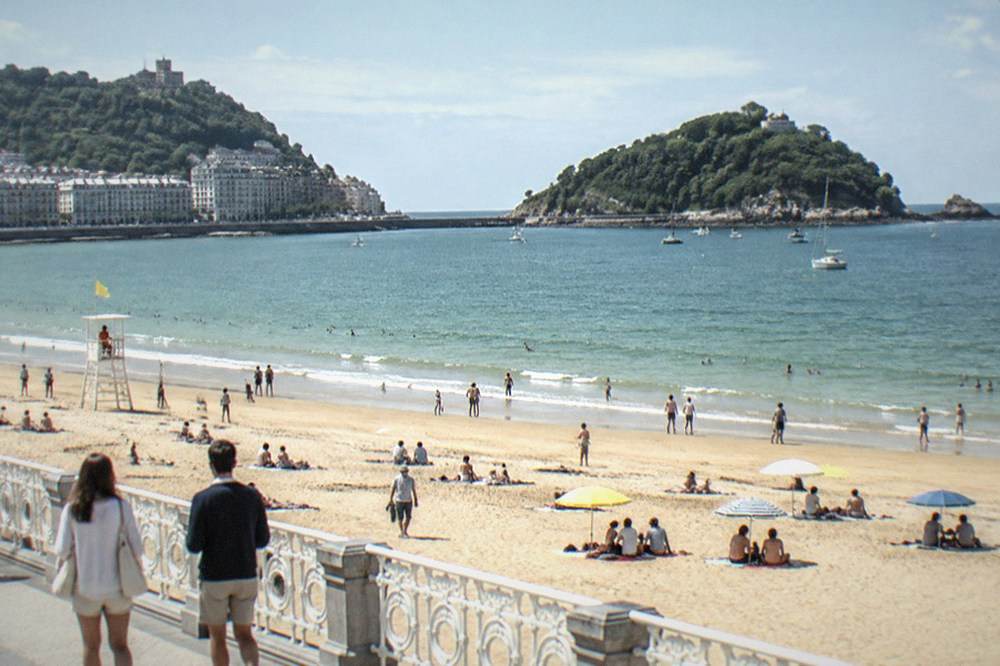 A lifeguard post and parasols along La Concha beach in summer