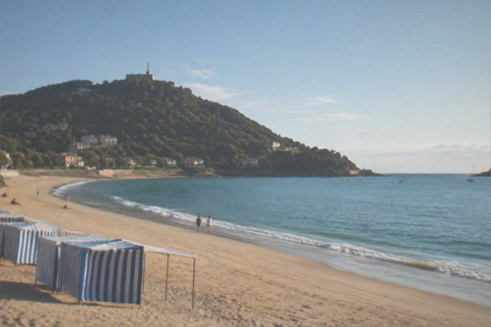 Ondarreta beach at the western end of the bay with Monte Igueldo behind