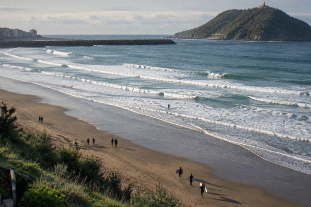 Zurriola beach in the Gros district seen from rising ground toward Monte Ulia