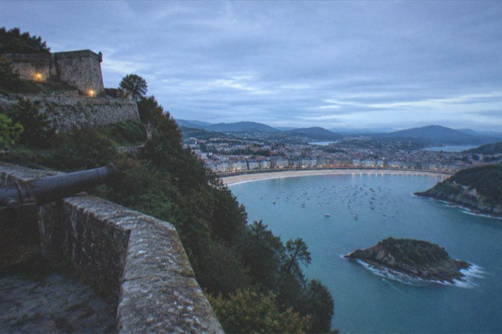 Evening light on the Castillo de La Mota seen from La Concha bay in San Sebastián