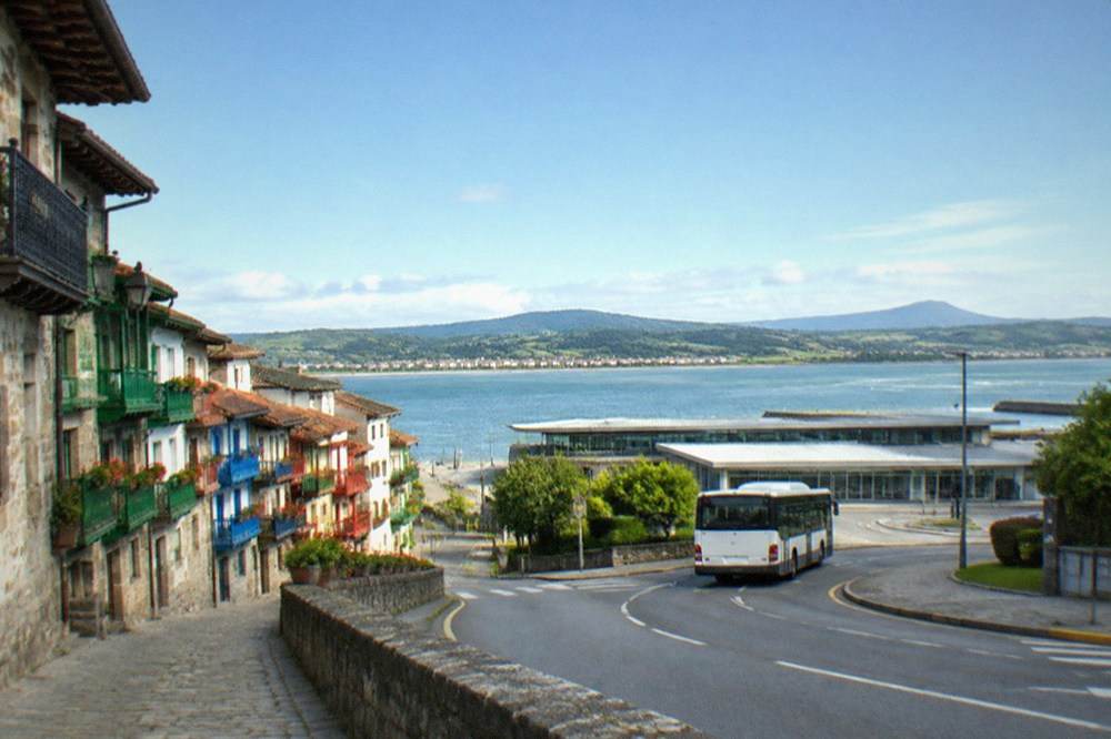 A bus turning toward the airport terminal building at Hondarribia