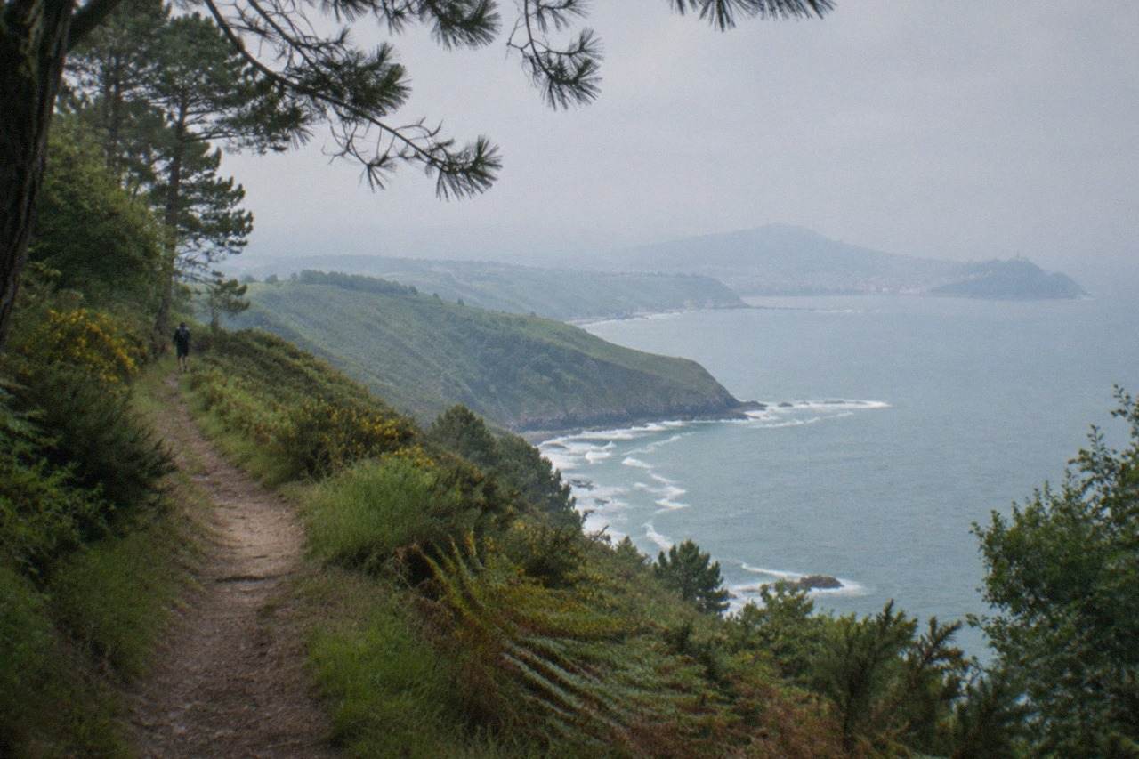 A coastal path above the Bay of Biscay with green hills and the sea below