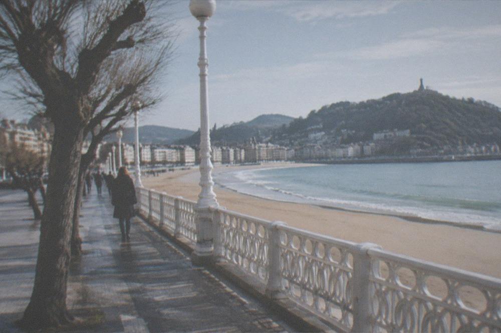 The La Concha promenade with the railing and lamp posts along the sand