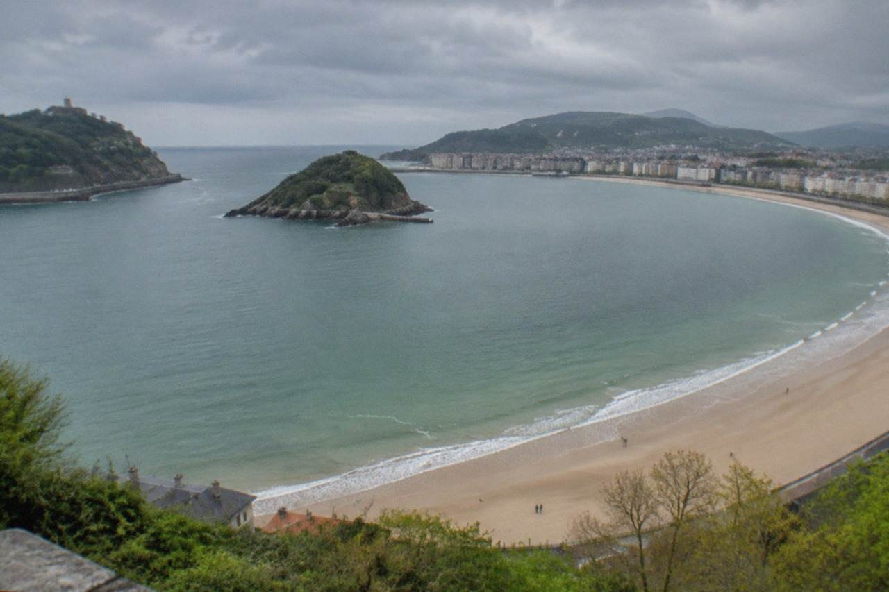 La Concha bay in San Sebastián seen from above with the beach curving toward Santa Clara island