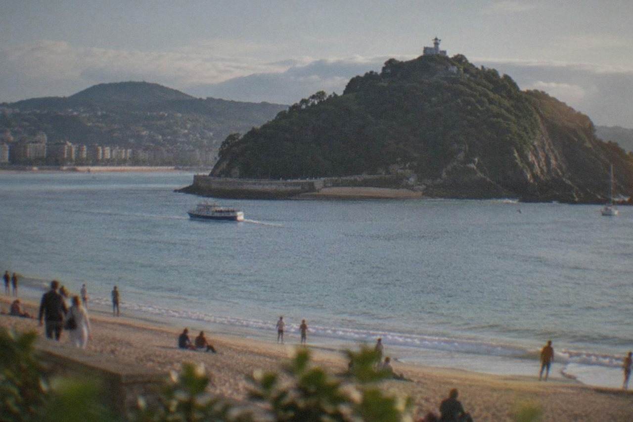 La Concha beach in San Sebastián on a sunny June day with Santa Clara island in the bay