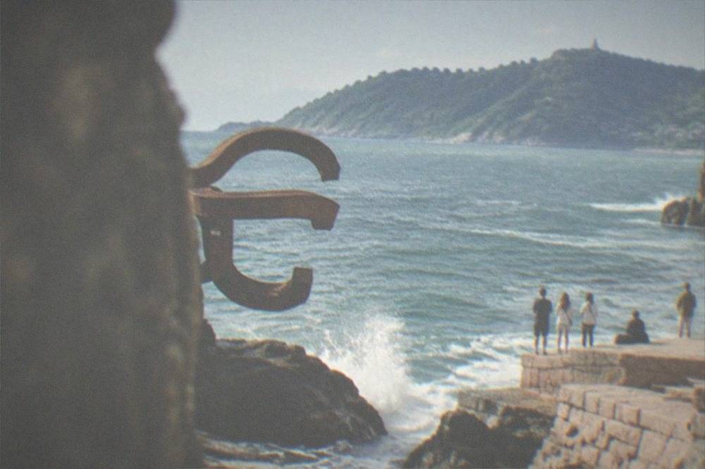 The Ondarreta end of the bay with the Peine del Viento sculptures on the rocks at Monte Igueldo