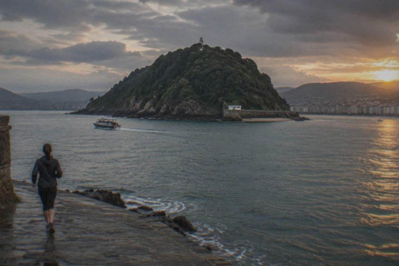 Evening view over the illuminated bay of San Sebastián with Santa Clara island in the distance