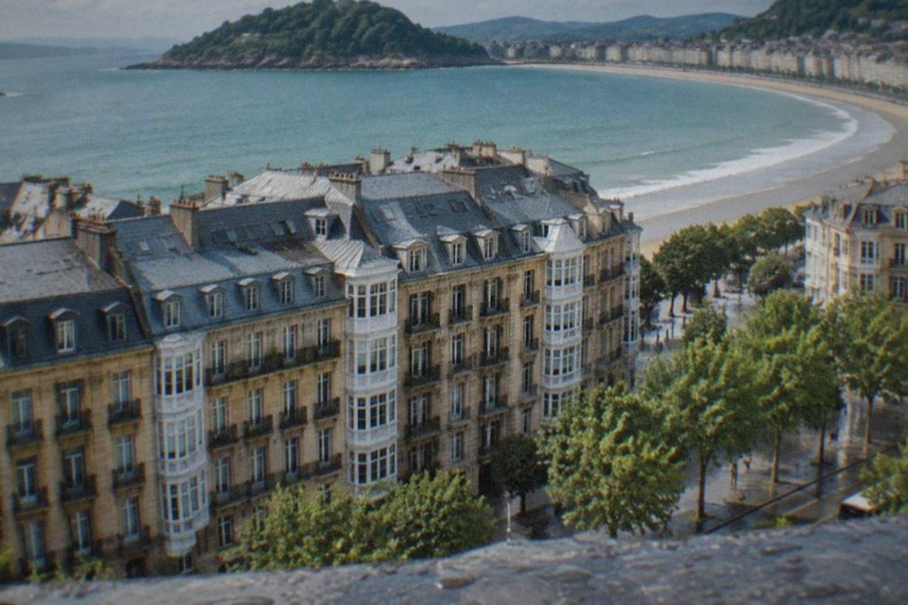 The bay and beachfront of San Sebastián seen from above on a bright day