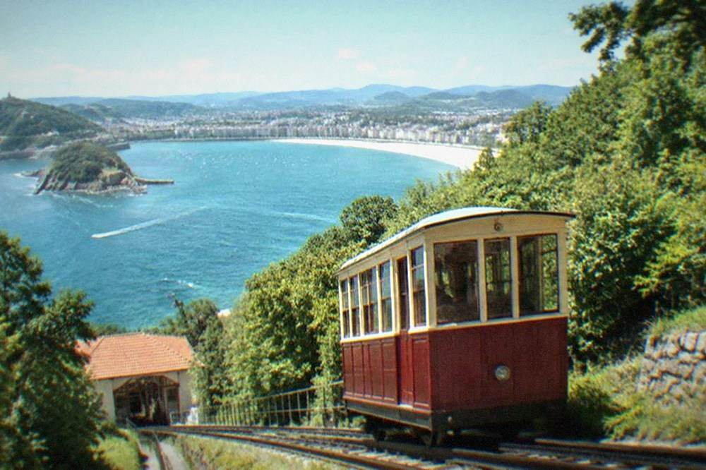 A rack funicular car on the Monte Igueldo line with the bay behind it