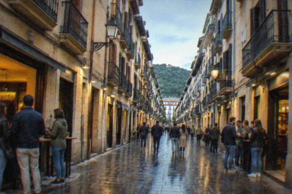 The narrow streets of the Parte Vieja old town in San Sebastián in the evening