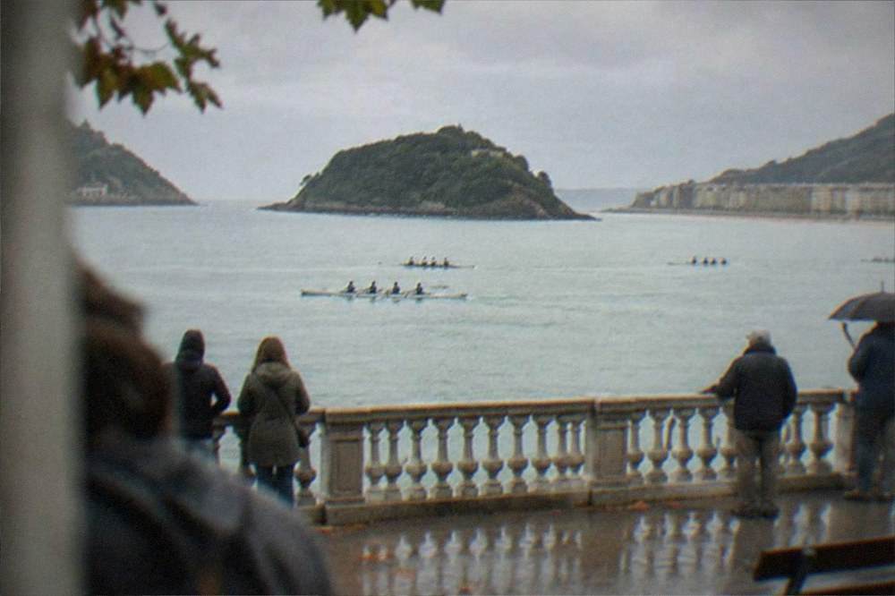Rowing boats on La Concha bay in September with spectators along the balustrade